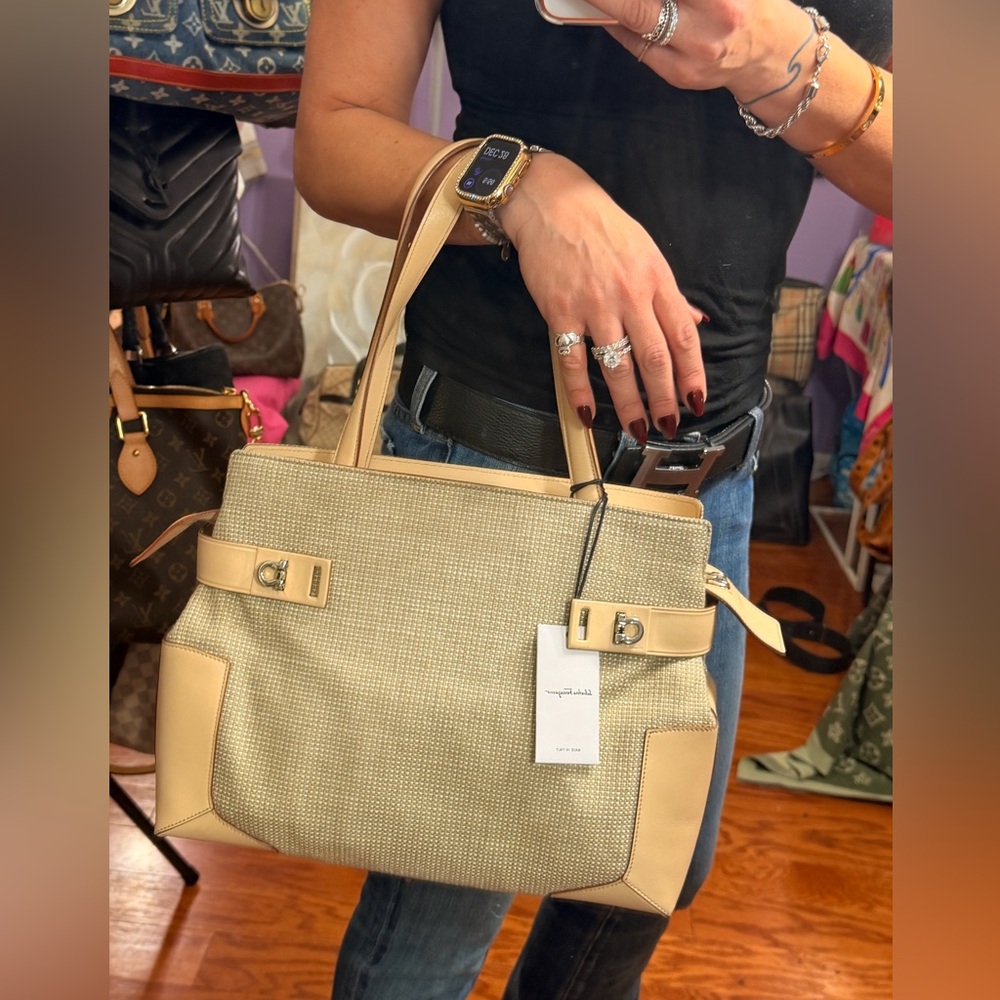NWT salvatore ferragamo tote. - Picture 14 of 15